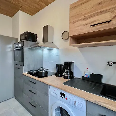 Bege Apartments: Work Heaven Apartment *